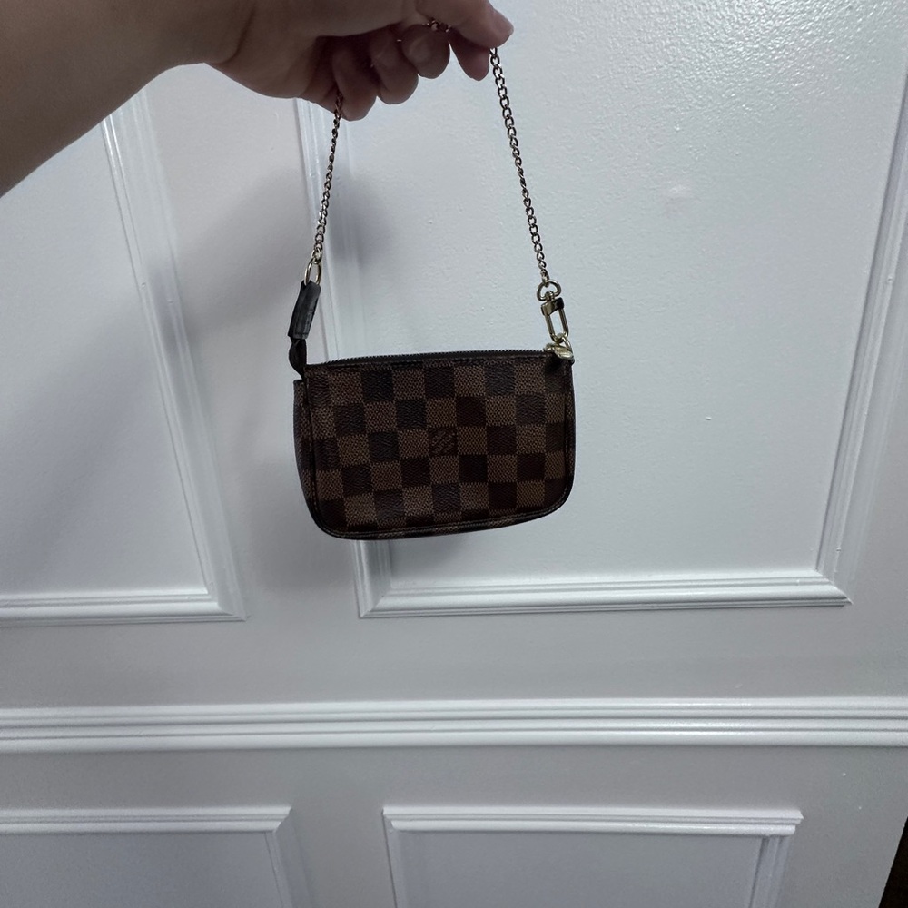 ❌SOLD❌Louis Vuitton Brown Checkered Wristlet